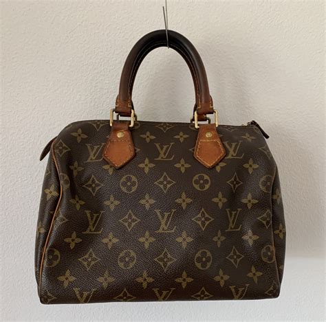 where are louis vuitton purses made.